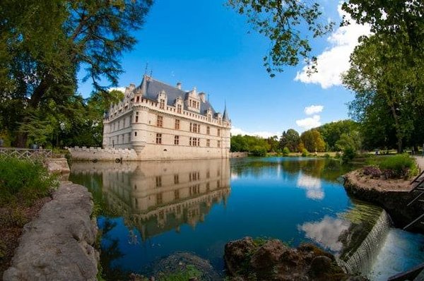 Découvrez le Charme Unique d'un Séjour en Bord de Loire